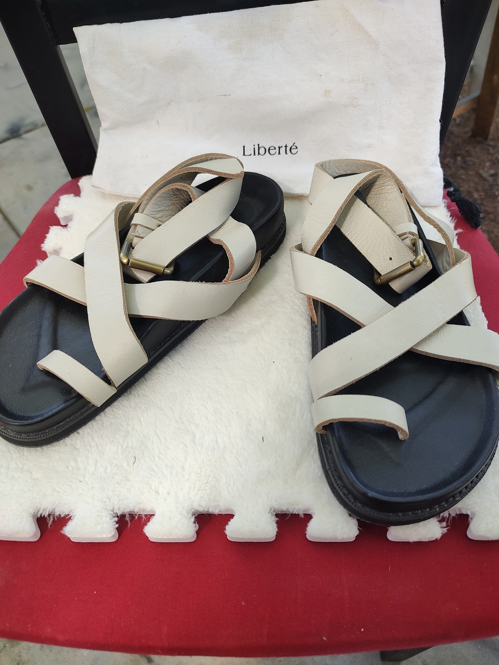 Women's Liberté Cream Leather Cross-Strap Sandals